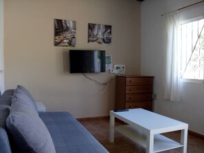 Classic House, Multiple Beds, Non Smoking | Living room | Smart TV - Camping La Pedrera (Bigastro)