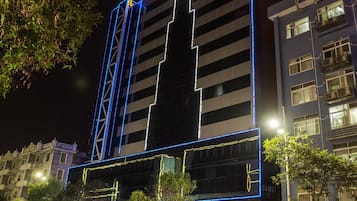 住宿正面 (夜晚)