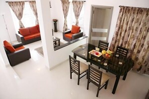 Family dining - Swarna Sudarshan Service Apartments (Chennai)