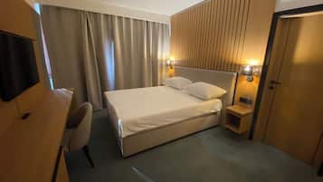 Habitación doble superior, 1 cama Queen size, para no fumadores | 2 habitaciones, escritorio, wifi gratis y ropa de cama