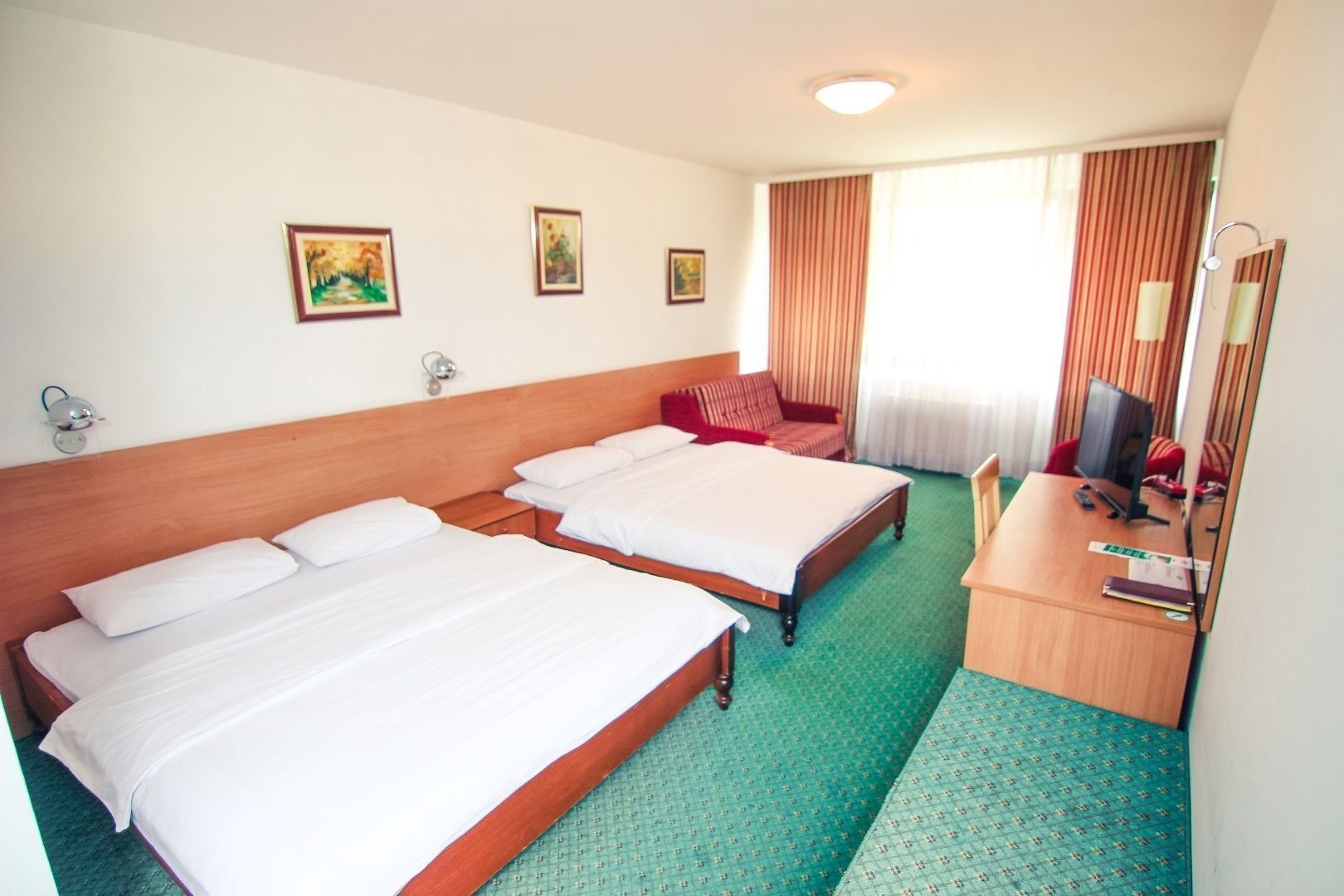 2 عدّة غرف نوم ومكتب وواي فاي مجانًا وملاءات أسرّة