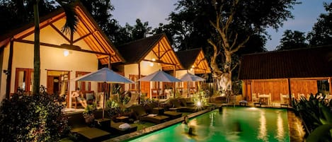 Outdoor pool, pool loungers