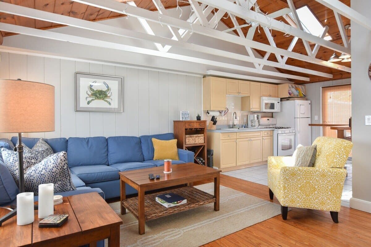 Mins. to Beach & Town Private Deck!