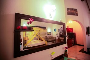 2 camere, una scrivania, ferro/asse da stiro, Wi-Fi (a pagamento)