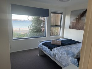 3 habitaciones, escritorio, tabla de planchar con plancha y wifi gratis 