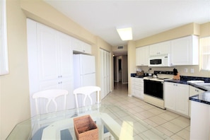 Fridge, microwave, oven, stovetop - St Pete Isla Vista Verde West 1-104 2/2 Ground (Isla Del Sol)