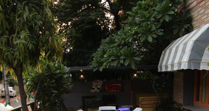 HOSTEL, HOME, CAFE, HANGOUT: - Check-in 24-Stunden-Basis.