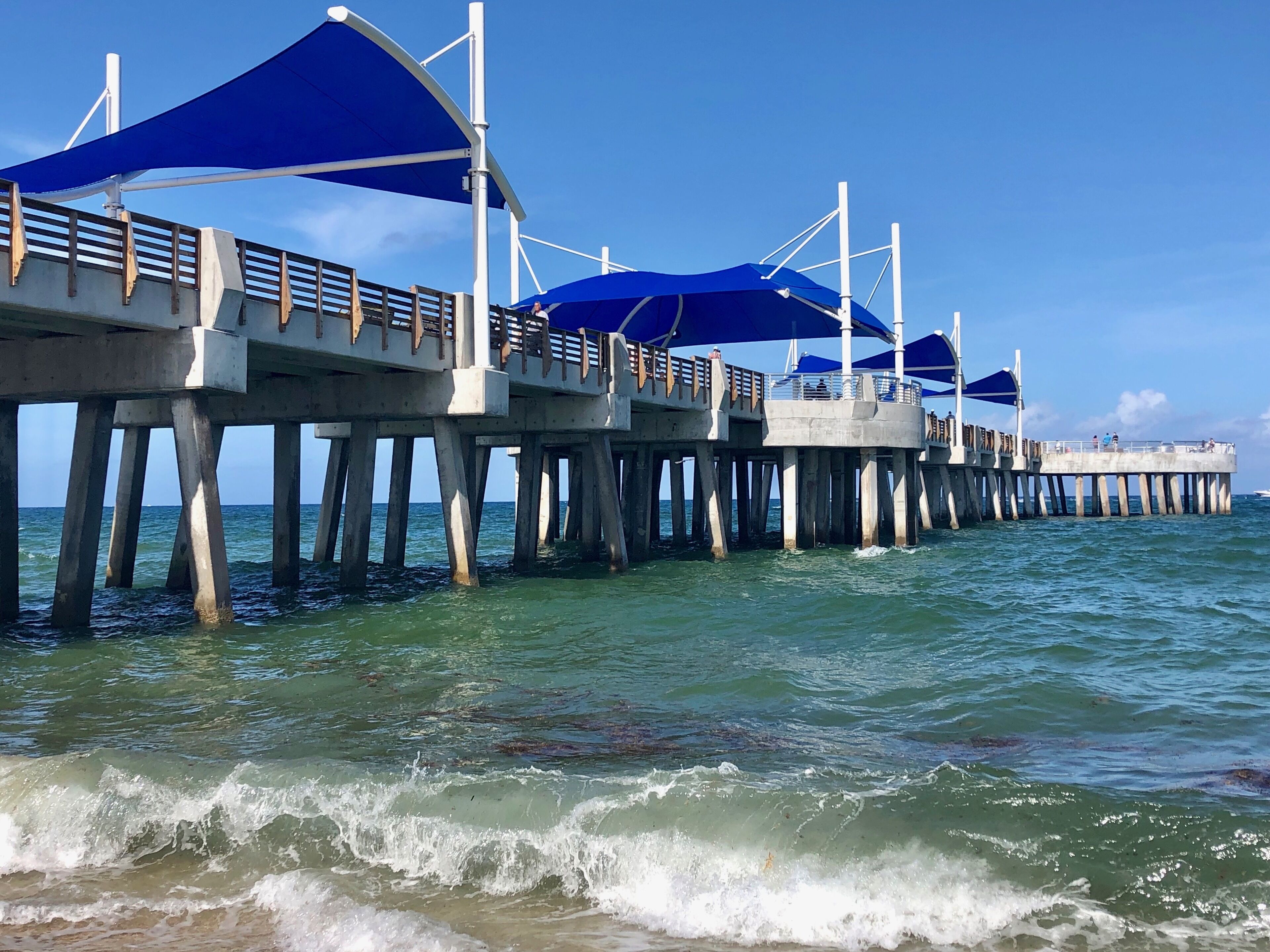 Beach nearby, sun loungers, beach towels