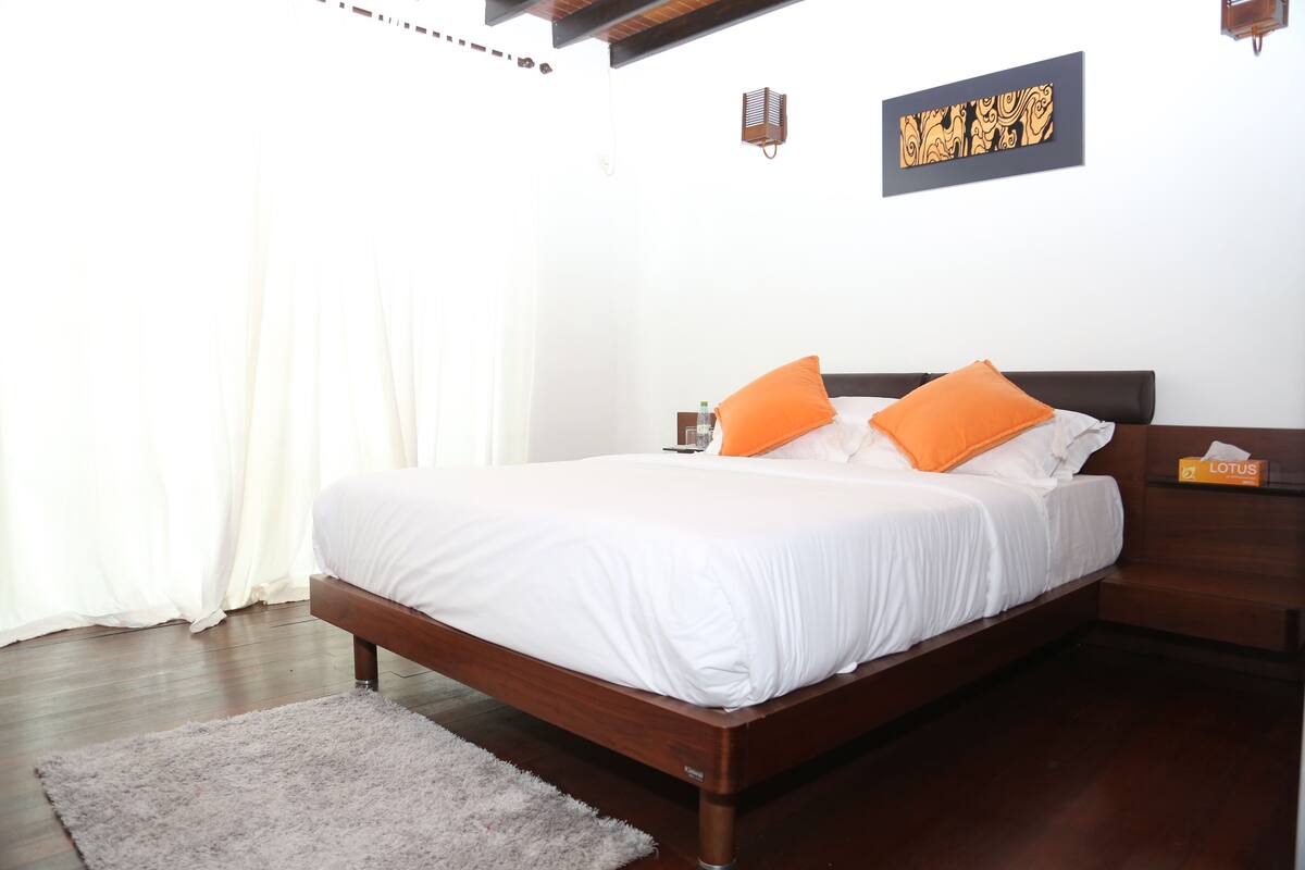 4 habitaciones, minibar y caja de seguridad en la habitación 