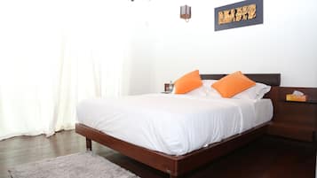 4 quartos, frigobar, cofres nos quartos, escrivaninha