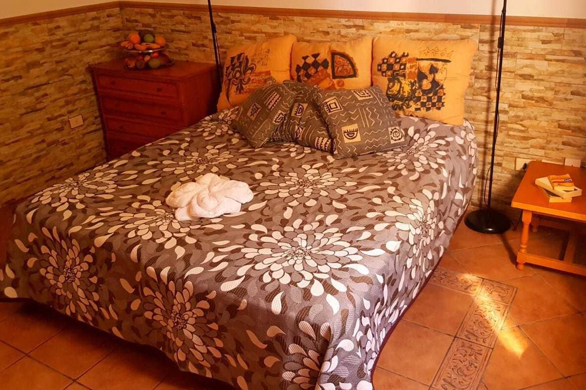 Soundproofing, free WiFi, bed sheets
