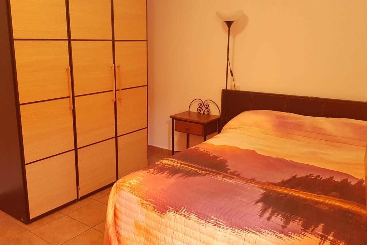 Soundproofing, free WiFi, bed sheets