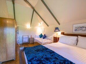 2 bedrooms, iron/ironing board, free WiFi, bed sheets - Peaceful barn conversion retreat with private pool and panoramic views (Lunac)