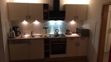 Refrigerador, microondas, horno, placa de cocina