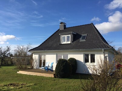 Casa de vacaciones Nordseeblick en un lugar aislado con vistas al mar y perro
