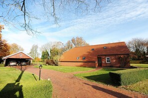 Unclassified image, 3 of 26, button