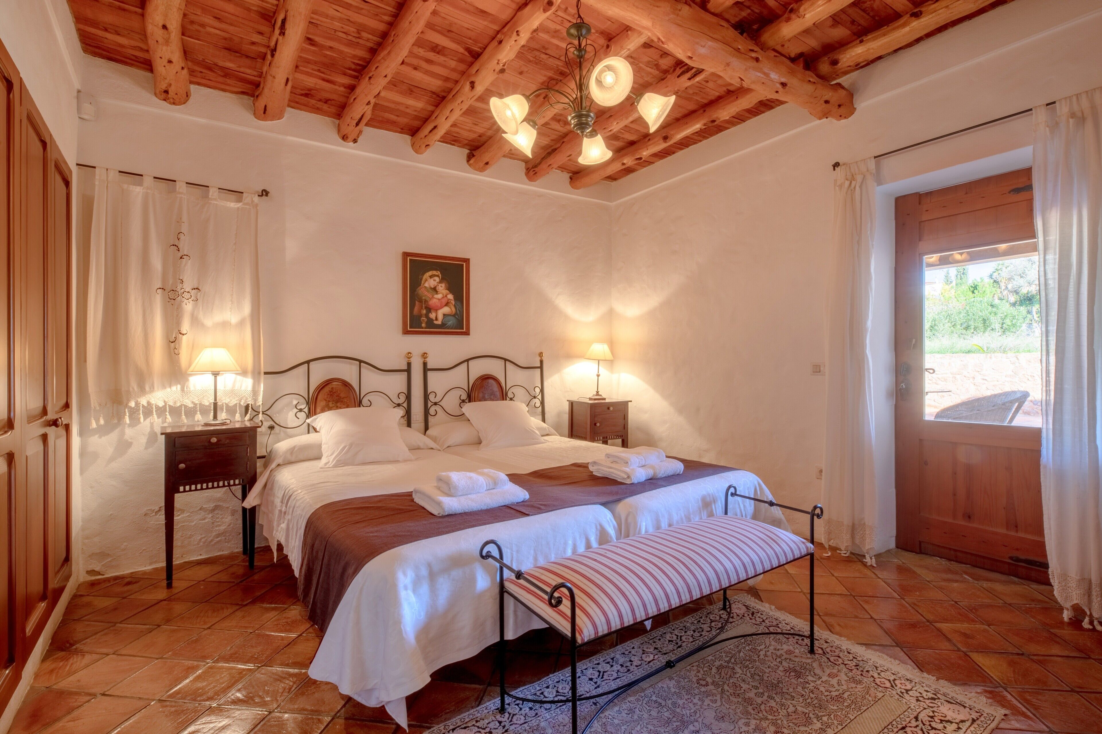 6 bedrooms, iron/ironing board, free WiFi, bed sheets