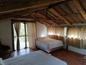 Chambre Quadruple Confort | 1 chambre, coffres-forts dans les chambres, Wi-Fi gratuit, draps fournis