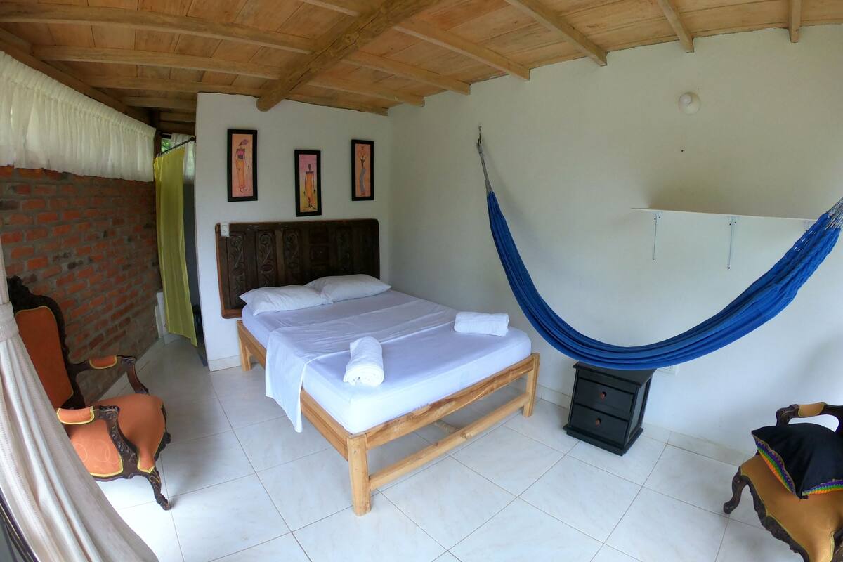 Quarto casal | Cofres nos quartos, Wi-Fi de cortesia, roupa de cama