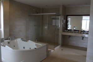 Classic Suite | In-room safe, desk, free WiFi - Hotel El Aeropuerto (San Jose del Guaviare)
