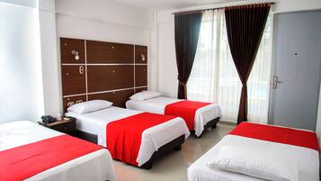 Quadruple Room | 1 bedroom, in-room safe, desk, free WiFi