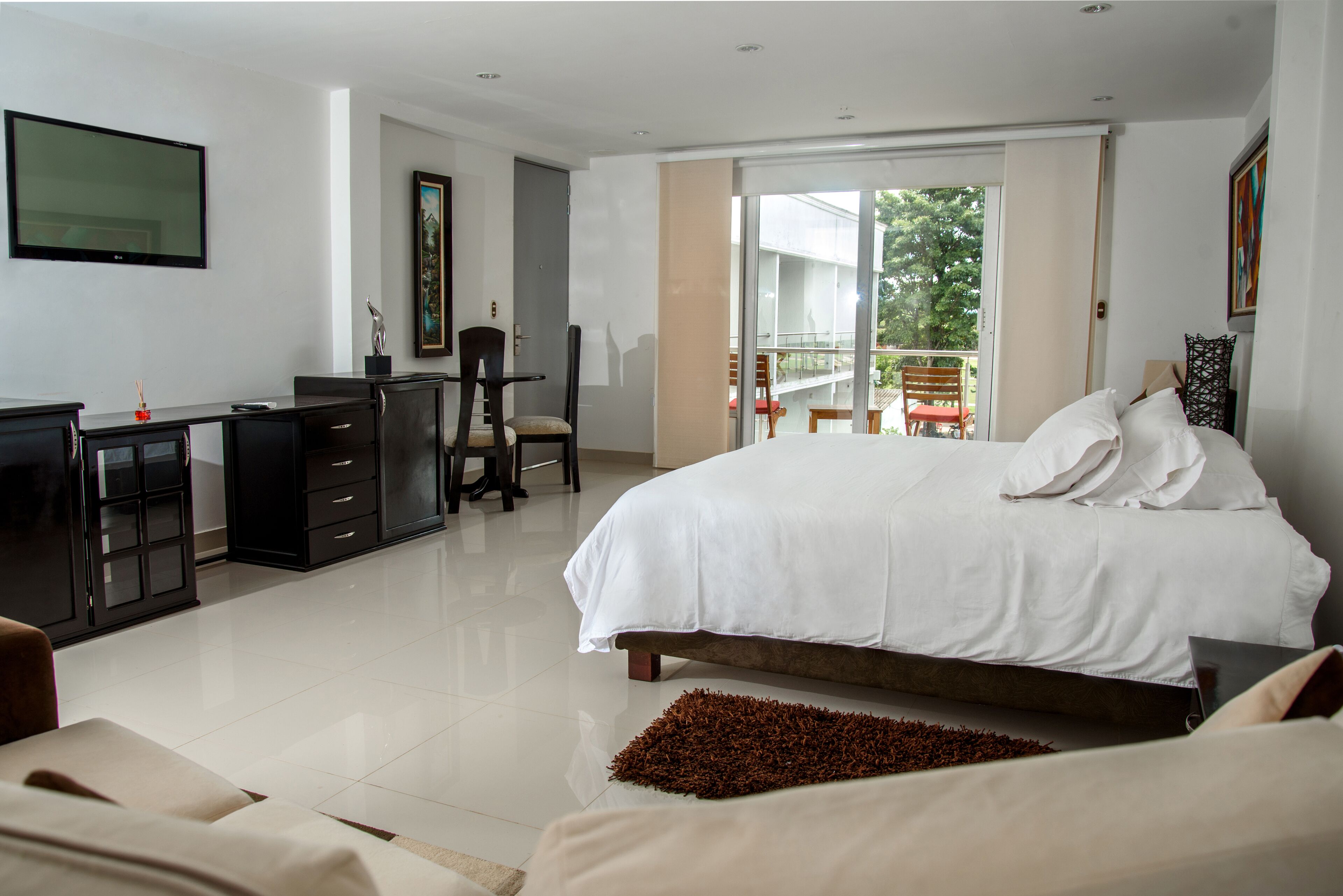 Classic Suite | In-room safe, desk, free WiFi