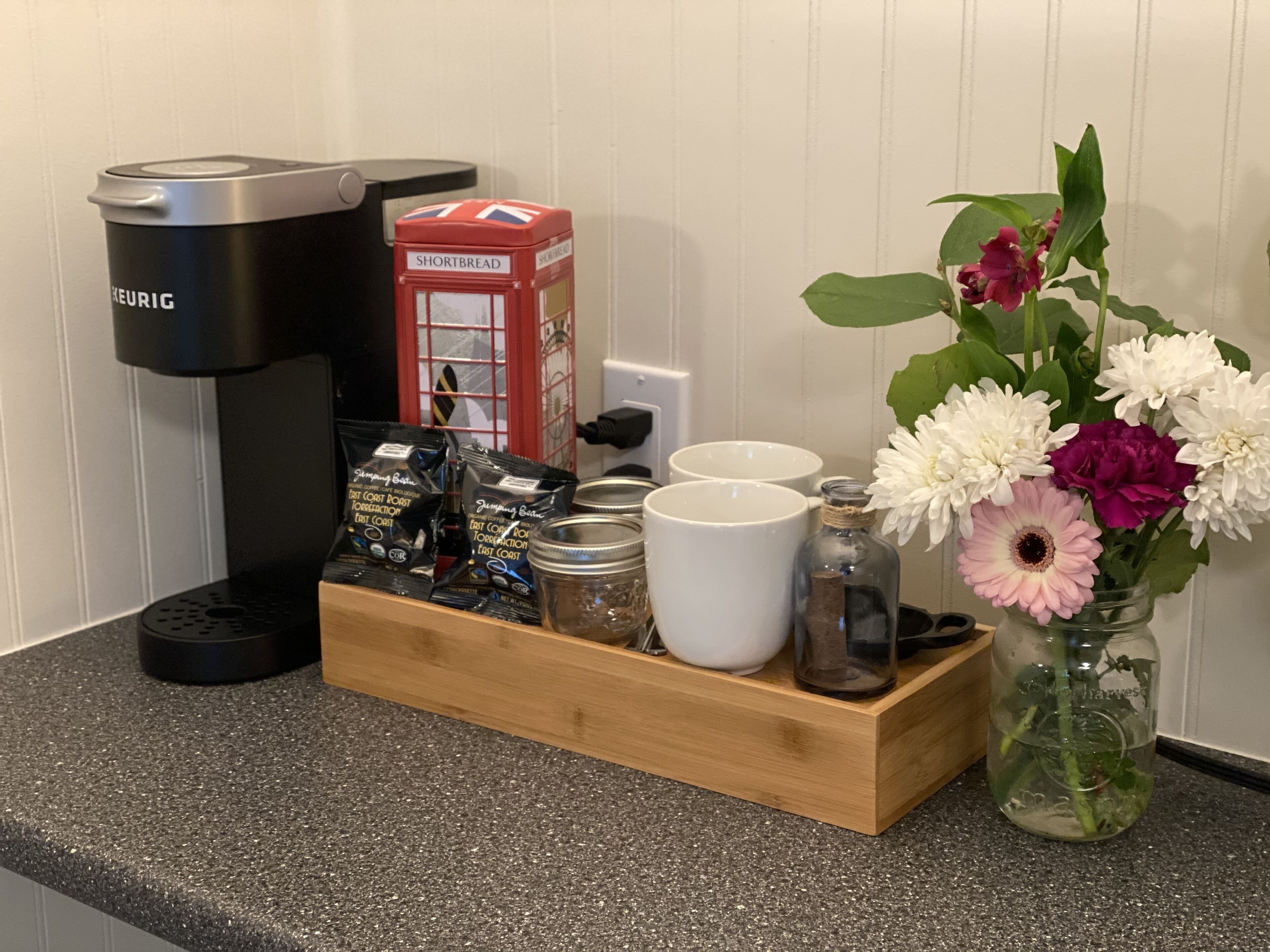 room, 1 queen bed | room amenity