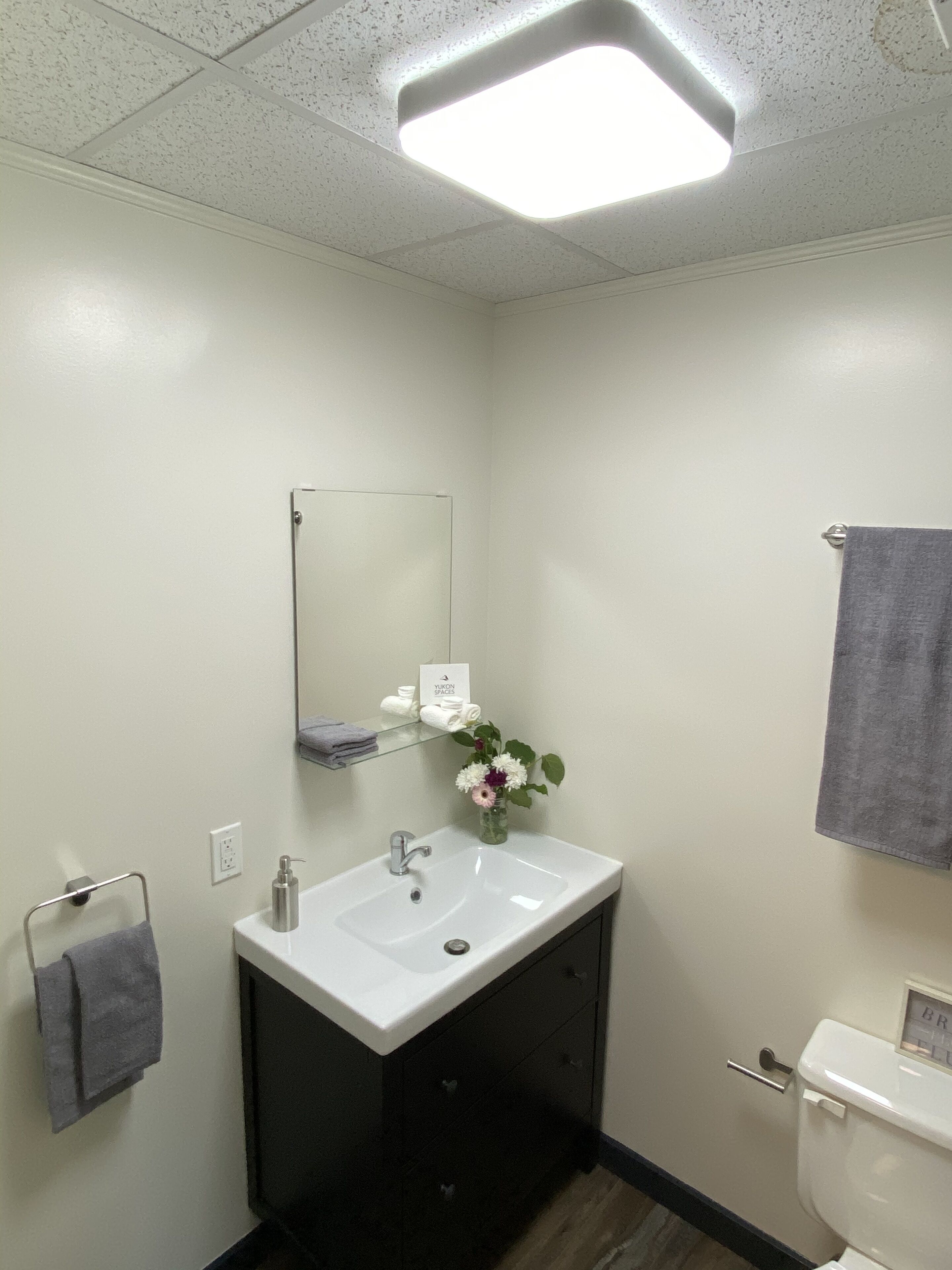 room, 1 queen bed | bathroom sink