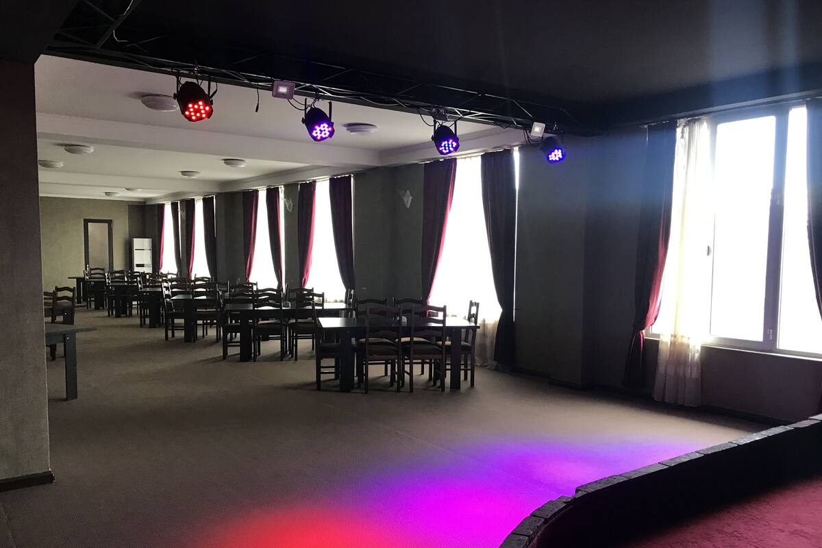 Tempat tidur bayi (biaya tambahan) dan tempat tidur lipat/tambahan