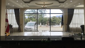 خدمة النقل المكوكية من وإلى المطار
