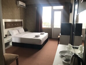 Familie driepersoonskamer, uitzicht op meer | Babybedden (toeslag), extra bedden (toeslag), gratis wifi