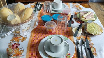 Tägliches inbegriffenes kontinentales Frühstück