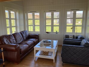 Smart TV, reproductor de DVD, libros y biblioteca musical