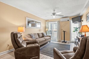 テレビ、DVD プレーヤー