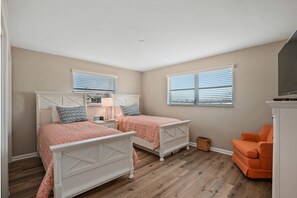 4 bedrooms, iron/ironing board, WiFi, bed sheets