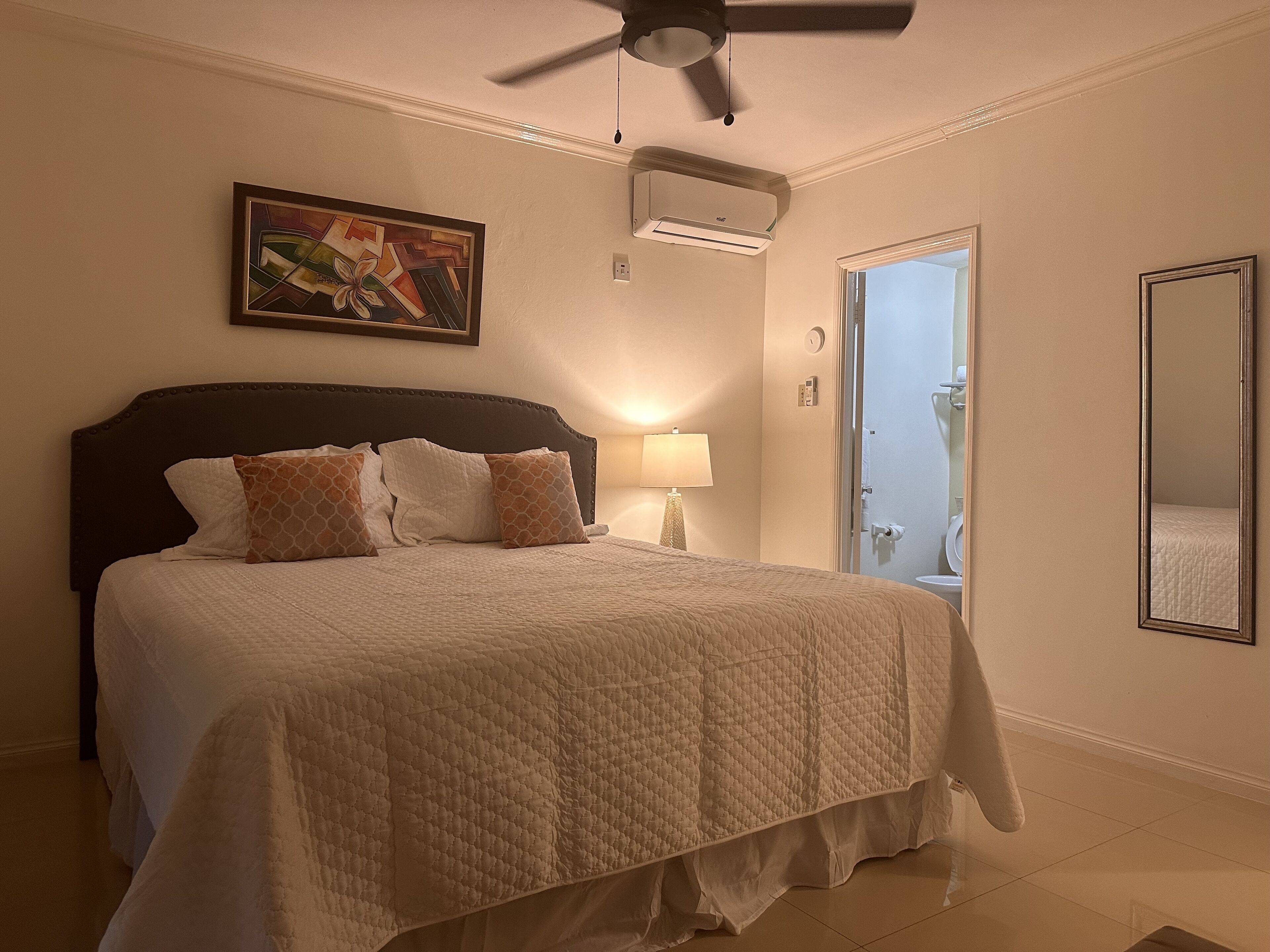 1 habitación, tabla de planchar con plancha, wifi y ropa de cama 