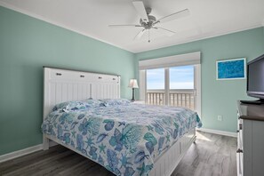 3 bedrooms, iron/ironing board, internet - Beautiful oceanfront condo with stunning views located on popular Shore Drive! P (Myrtle Beach)