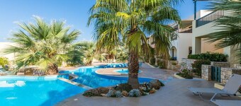 Appartamento Laura pool view