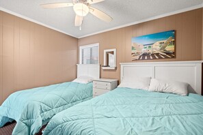 2 makuuhuonetta, silitysrauta/-lauta