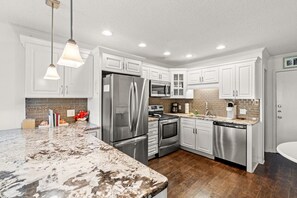 Køleskab, mikrobølgeovn, ovn, opvaskemaskine