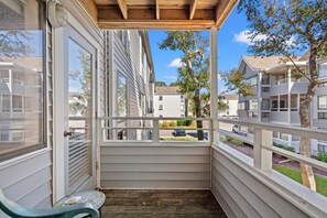 Property grounds - Shore Drive Condo in Popular Complex with Harry the Hats Restaurant On-Site - (Myrtle Beach)