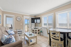 TV - Outstanding ocean front views in fabulous beach condo location! (Myrtle Beach)