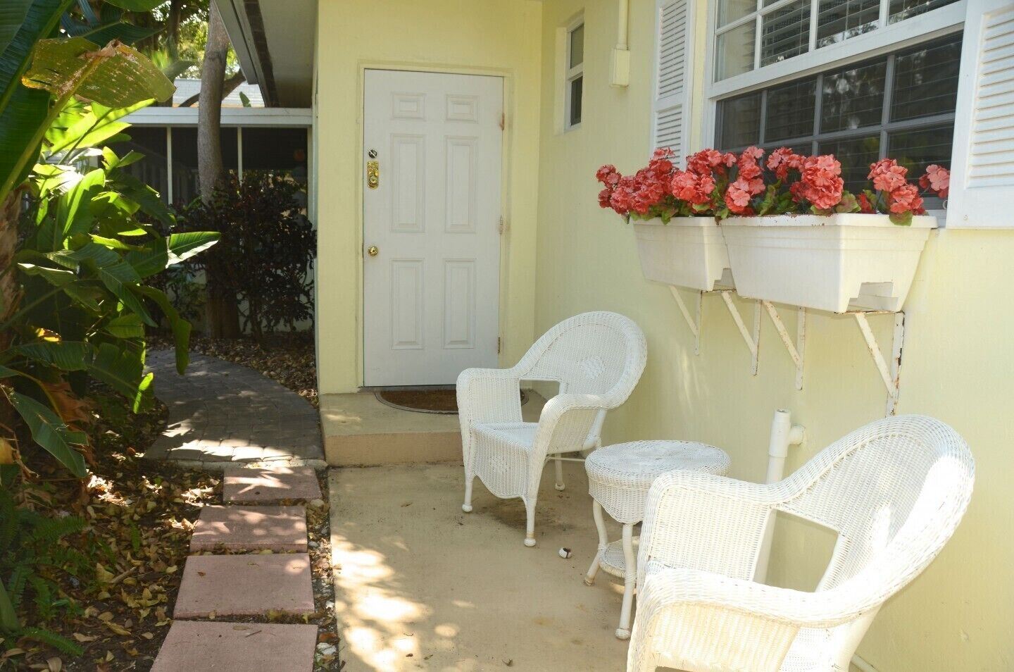 Two Blks to Beach, Free Wi-fi, Eat-in Kitchen, Pets OK