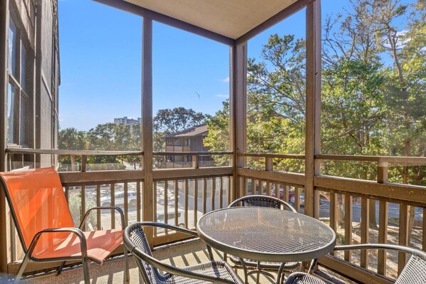 Outdoor dining - Charming Condo Steps from Ocean Annie's and the Beach - MC 227 (Myrtle Beach)