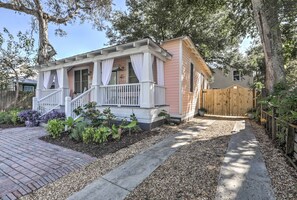 Exterior - Historic 1900 Cottage in Downtown St Augustine! (Saint Augustine)