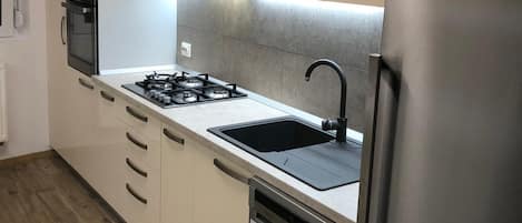 Fridge, microwave, oven, stovetop