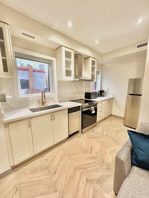 Luxury Apartment, Multiple Beds, Non Smoking (Newly Renovated) | Individually furnished, iron/ironing board, free WiFi, bed sheets