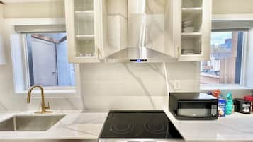 Luxury Apartment, Multiple Beds, Non Smoking (Newly Renovated) | 각각 다르게 가구 비치, 다리미/다리미판, 무료 WiFi, 침대 시트