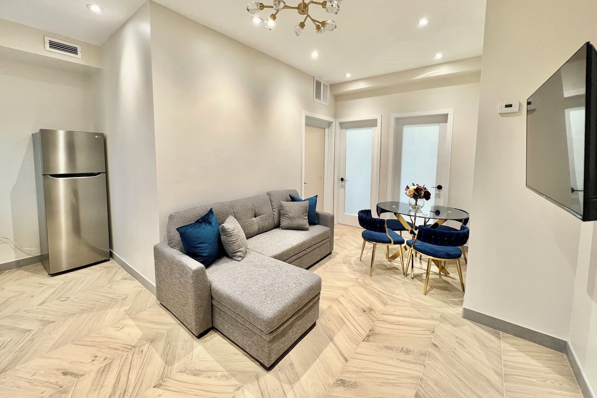 Luxury Apartment, Multiple Beds, Non Smoking (Newly Renovated) | 熨斗/熨衫板、免費 Wi-Fi、獨特裝修、床單