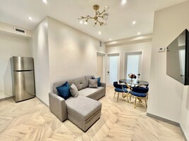 Luxury Apartment, Multiple Beds, Non Smoking (Newly Renovated) | Individueel gemeubileerd, een strijkplank/strijkijzer, gratis wifi